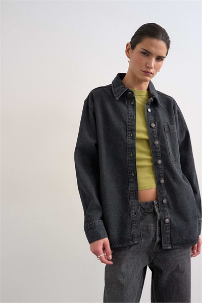 Джинсовая куртка-рубашка с боковыми вставками артикул 154268214