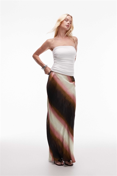 Макси-юбка из атласа с косой отрезкой артикул 146835956