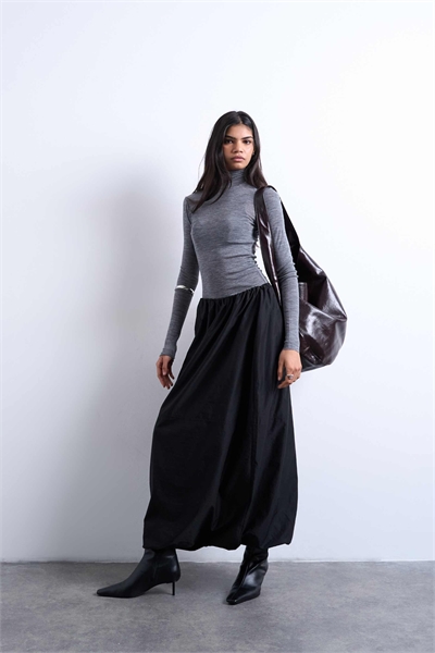 Макси-юбка с техническим швом и расклешенным подолом артикул 152860608