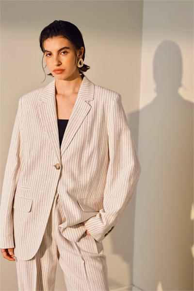 Льняной блейзер на одной пуговице артикул 140707699