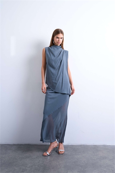 Юбка из смесовой ткани с косой отрезкой из атласа артикул 152864057