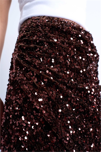 Мини-юбка из бархата с драпировкой и пайетками артикул 143768135