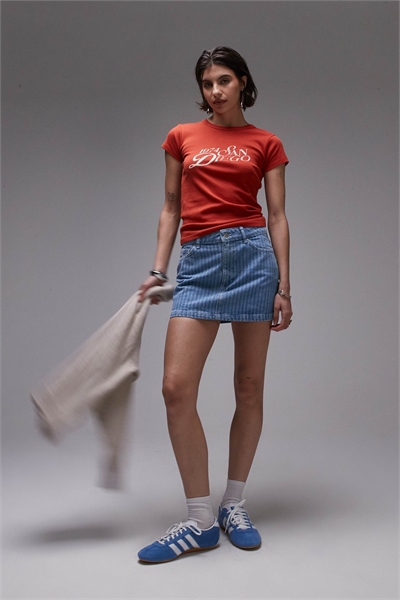 Мини-юбка из джинсовой ткани с оборками артикул 145749635