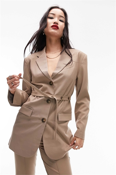 Блейзер с поясом артикул 126908758