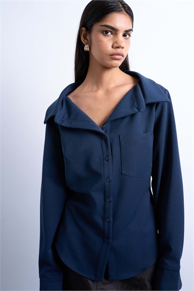 Костюм с рубашкой классического кроя артикул 148999670