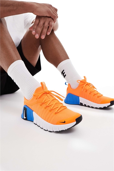 Бесплатные кроссовки Metcon 6 артикул 142401403