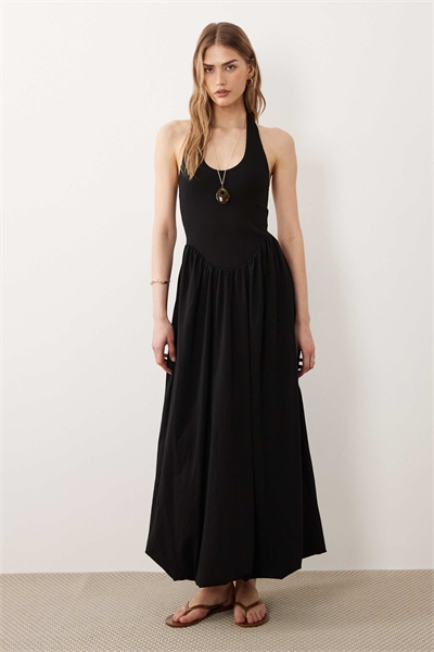 Платье средней длины с базовым подолом черного цвета артикул 155681950