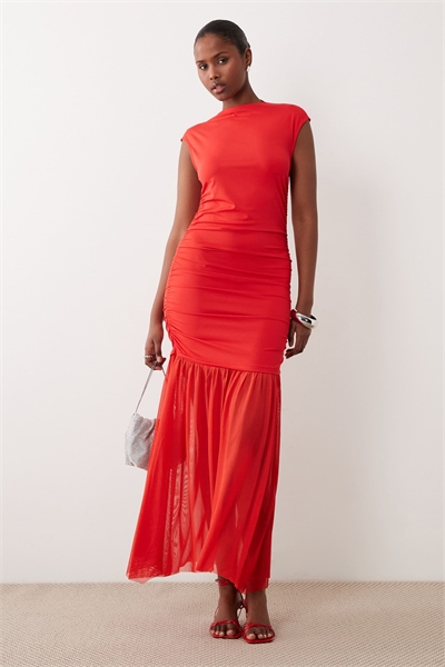 Платье-макси с высоким воротником красного цвета артикул 154746589