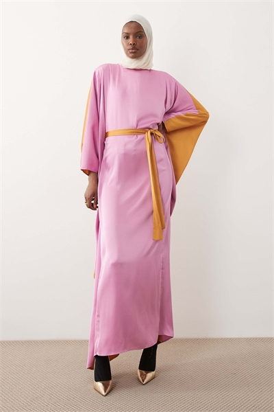 Макси-платье с завязкой на талии розового и оранжевого цветов артикул 155319272