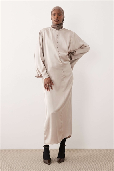 Кафтан с широкими рукавами и пуговицами, цвет «устрица» артикул 155319274