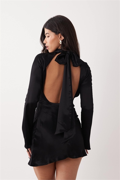 Атласное мини-платье с высоким воротником черного цвета артикул 155764405