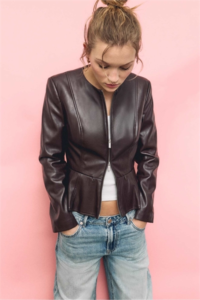 Блейзер с баской под кожу без воротника артикул 155943141