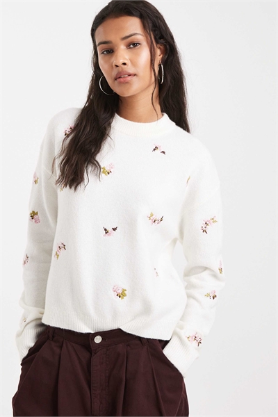 Свитер с цветочной вышивкой артикул 152320205