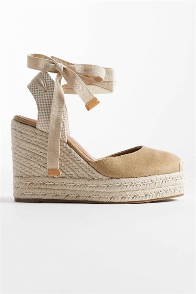 Клиновидные туфли с закрытым носком от Tyra артикул 152708992