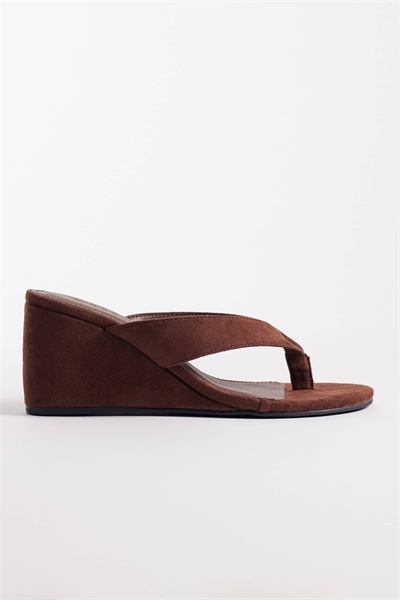 Сандалии на танкетке с ремешком Ines артикул 152710629