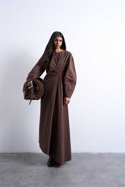 Платье средней длины с завязками и асимметричным подолом артикул 147867281