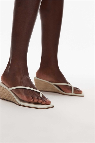 Ханна на танкетке артикул 140656995