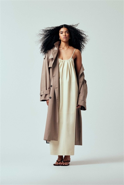 Индивидуально сшитое макси-платье-кокон с бретелями цвета экрю артикул 155334894