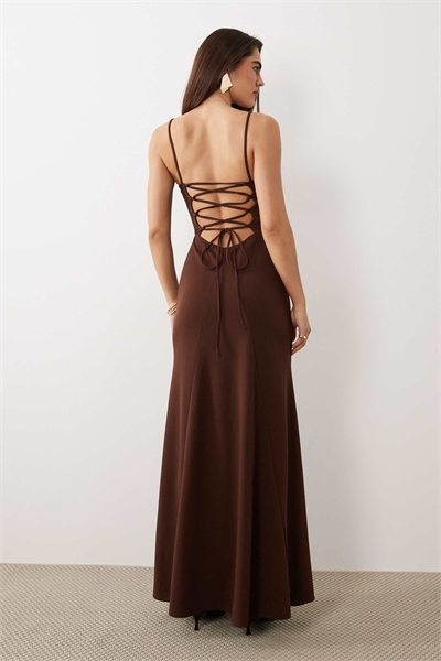 Макси с квадратным вырезом и открытой спинкой на шнурках, шоколадного цвета артикул 156268636