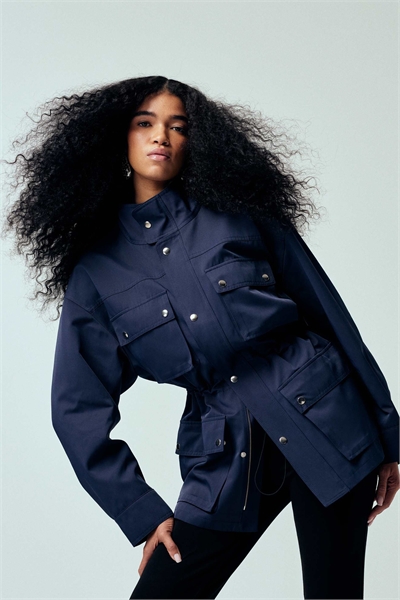 Куртка с воротником-воронкой и функциональными элементами артикул 155224187