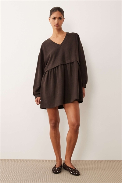 Мини-платье с V-образным вырезом и матовой ребристой тканью, шоколадного цвета артикул 156007965