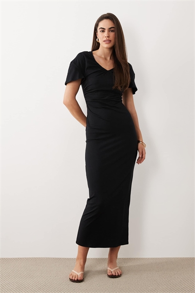 Черное платье средней длины с рюшами и V-образным вырезом артикул 155865406