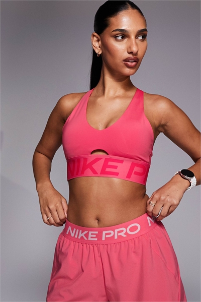 Спортивный бюстгальтер Nike Pro Training Indy Dri-FIT Plunge с легкой поддержкой артикул 150000090