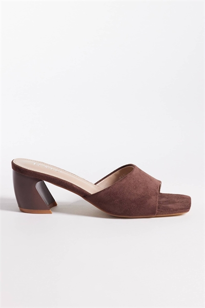 Мули Saanvi с широкой колодкой и блочным каблуком артикул 152929630