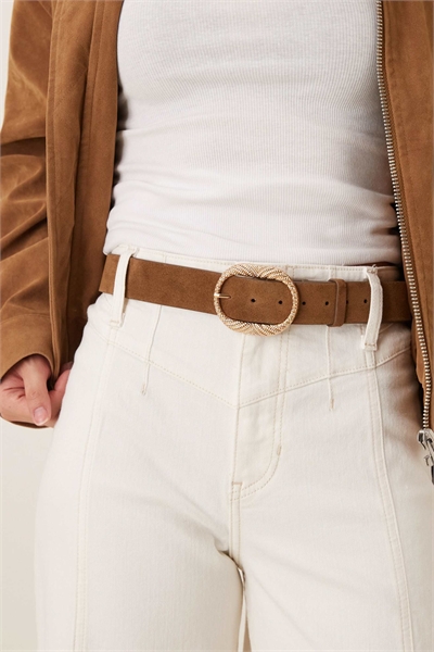 Ремень с пряжкой и фактурной поверхностью премиум-класса артикул 152429976