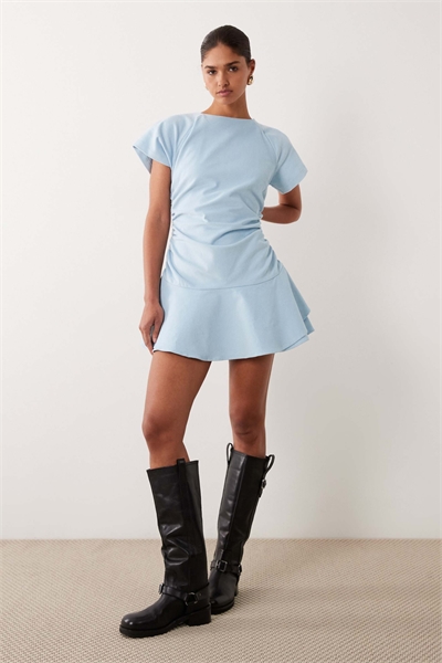 Короткое платье с рукавами из шнурка и рюшами на талии в пастельных тонах артикул 154974732