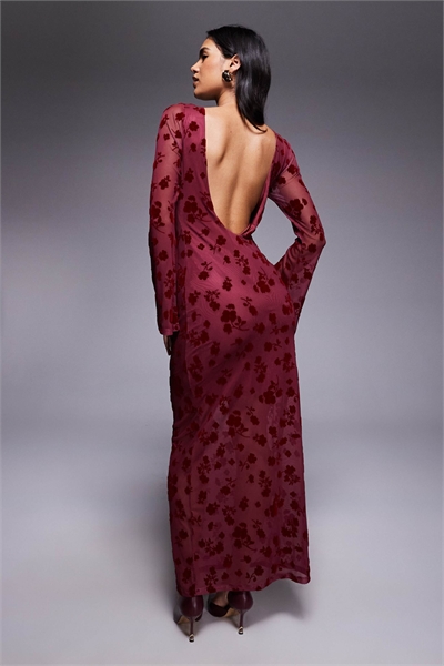 Длинное платье с цветочным принтом и рукавами-флейтами бордового цвета артикул 153687103