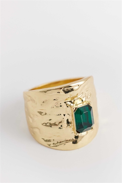 Широкое кольцо с зеленым камнем артикул 154630068