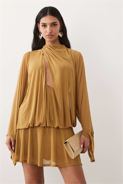 Мини-платье с драпировкой спереди и рукавами-буфонами оливкового цвета артикул 155527749