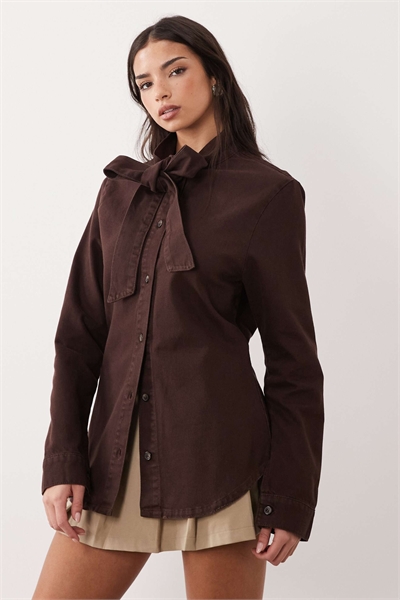 Джинсовая рубашка с завязками на шее артикул 154647188