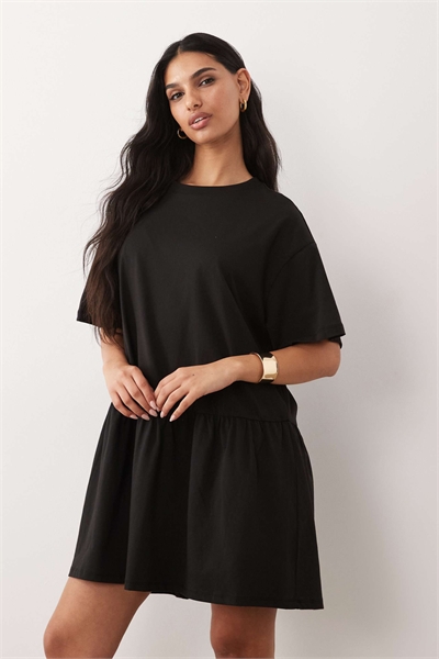 Короткий рукав, заниженная талия, пеплум, футболка, мини-платье, черный цвет артикул 155722785