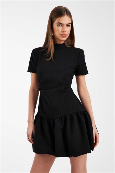 Структурированное мини-платье с бабочкообразным подолом черного цвета артикул 154238101