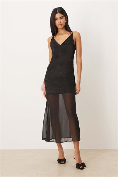 Макси-платье с V-образным вырезом из атласа с прозрачной юбкой артикул 153487688