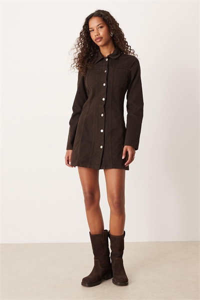 Джинсовое мини-платье с длинными рукавами и расклешенным силуэтом, шоколадного цвета артикул 152003567