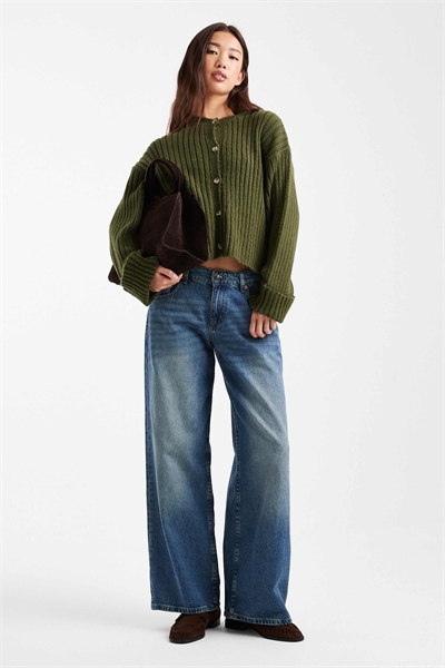 Вязаный кардиган с отворотами на манжетах артикул 151023228