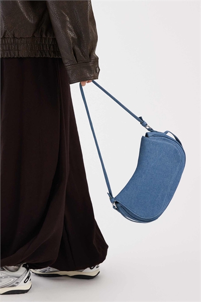 Мини-сумка на седло артикул 153910189