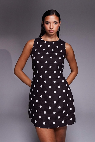 Льняное мини-платье с завязкой на талии, коричневого цвета в горошек артикул 153251604