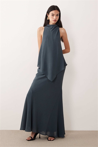 Двухслойное макси-платье с высоким воротником из шифона, угольно-серого цвета артикул 151899591