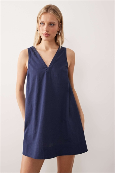 Мини-сарафан с вытачками на горловине и темно-синий артикул 152830667