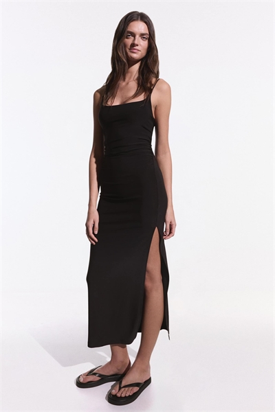 Платье-миди с собранными бретелями черного цвета артикул 155807000