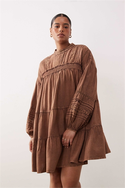 ASOS DESIGN Curve мини-платье-сарафан с кружевной отделкой цвета вымытого шоколада артикул 152125713