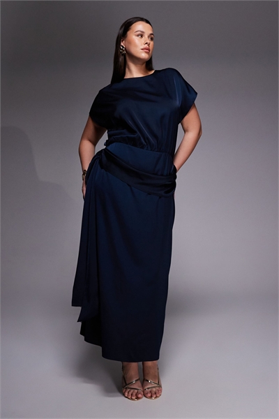 ASOS DESIGN Curve атласное макси-платье с драпированной талией и рукавами-крылышками, темно-синее артикул 154263864