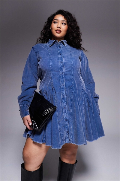 ASOS DESIGN Curve платье-рубашка из вельвета с зауженной талией и клиньями из вымытого денима синего цвета артикул 149753485