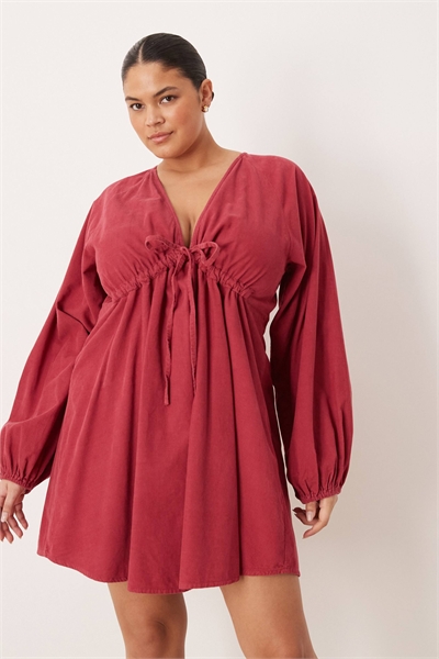 ASOS DESIGN Curve Мини-платье с V-образным вырезом, завязками на груди и объемными рукавами, цвет «вымытый бордовый» артикул 150392725