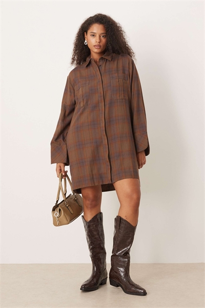 ASOS DESIGN Curve мини-платье-рубашка с широкими манжетами и объемными карманами в коричневую клетку артикул 150074617