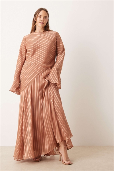 ASOS DESIGN Curve макси-платье с расклешенными рукавами в ржавых полосках артикул 150005167